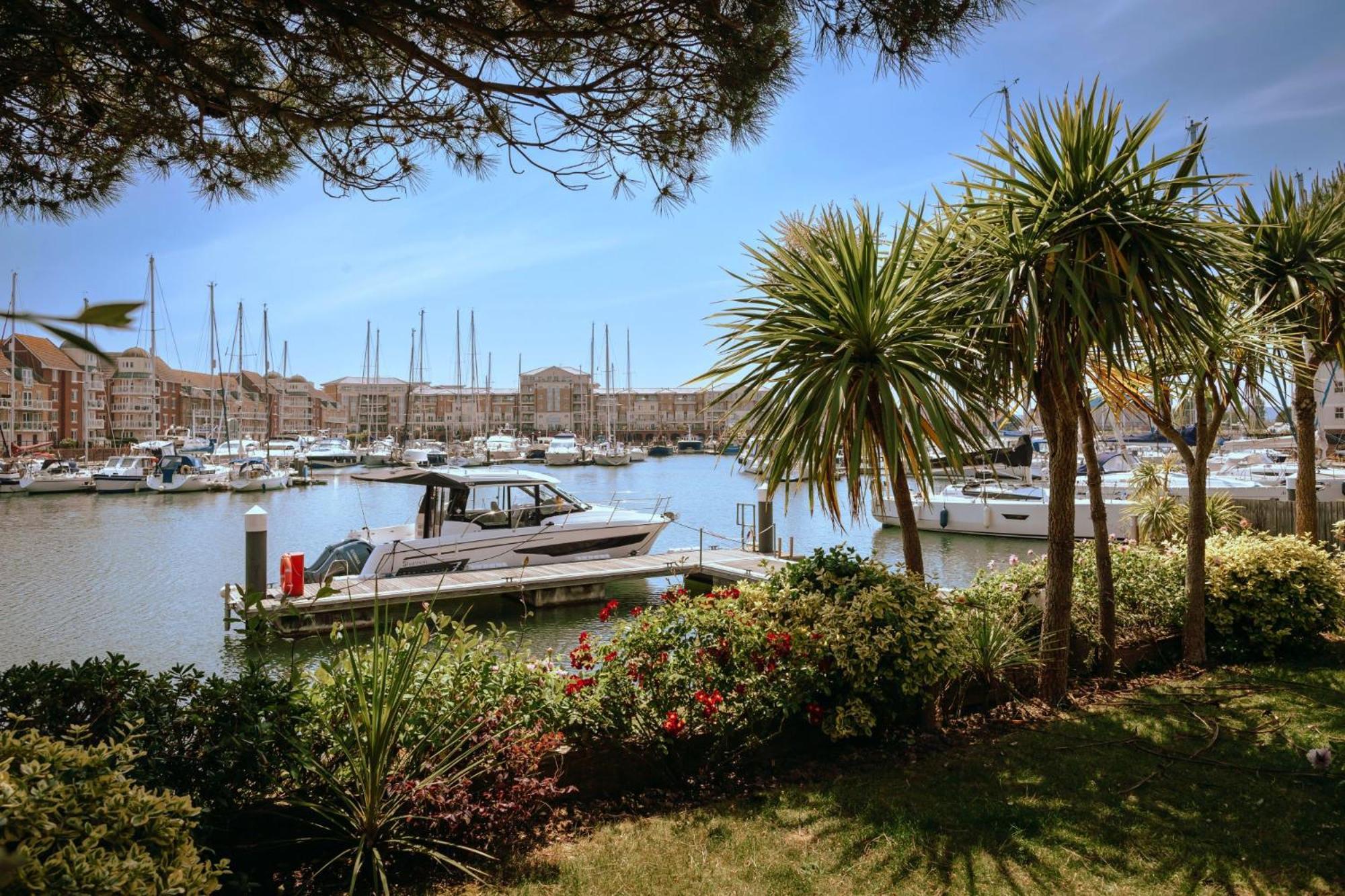 Wellington Quay Villa Eastbourne Bagian luar foto